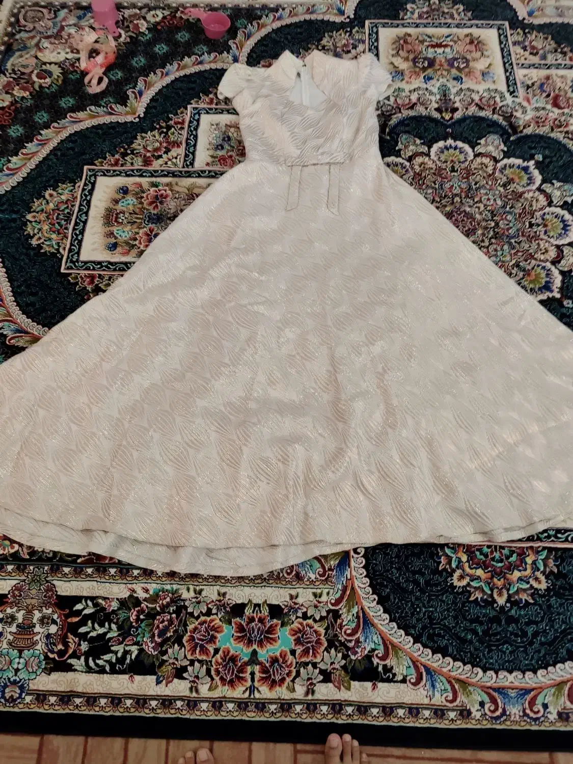 لباس مجلسی|لباس|هشتگرد, خور|دیوار