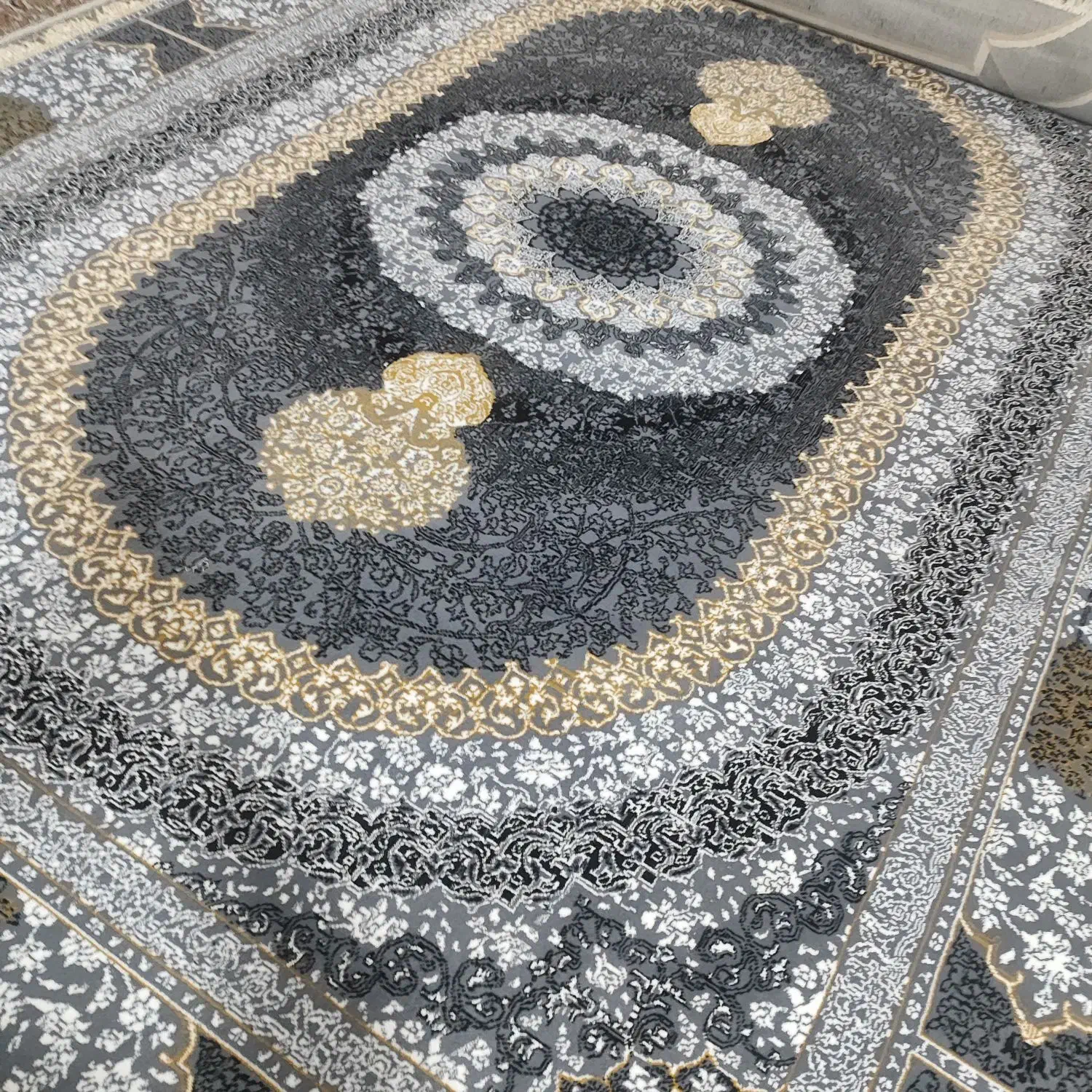 فرش۱۲متری جفت ۷۰۰شانه۲۵۵۰تراکم|فرش|شیراز, شهرک فرزانگان|دیوار