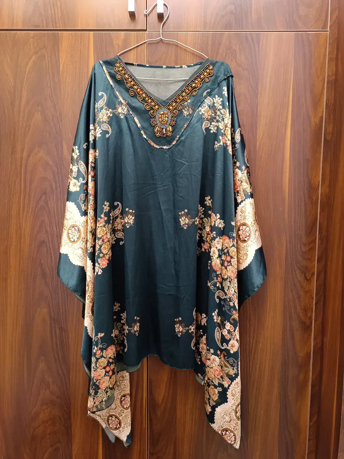 لباس های مجلسی در حد نو|لباس|لاهیجان, شیخ زاهد|دیوار