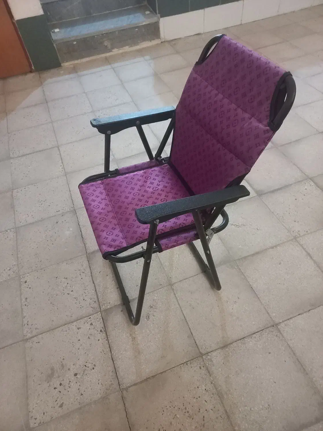 صندلی تاشو|صندلی و نیمکت|قم, شهر قائم|دیوار