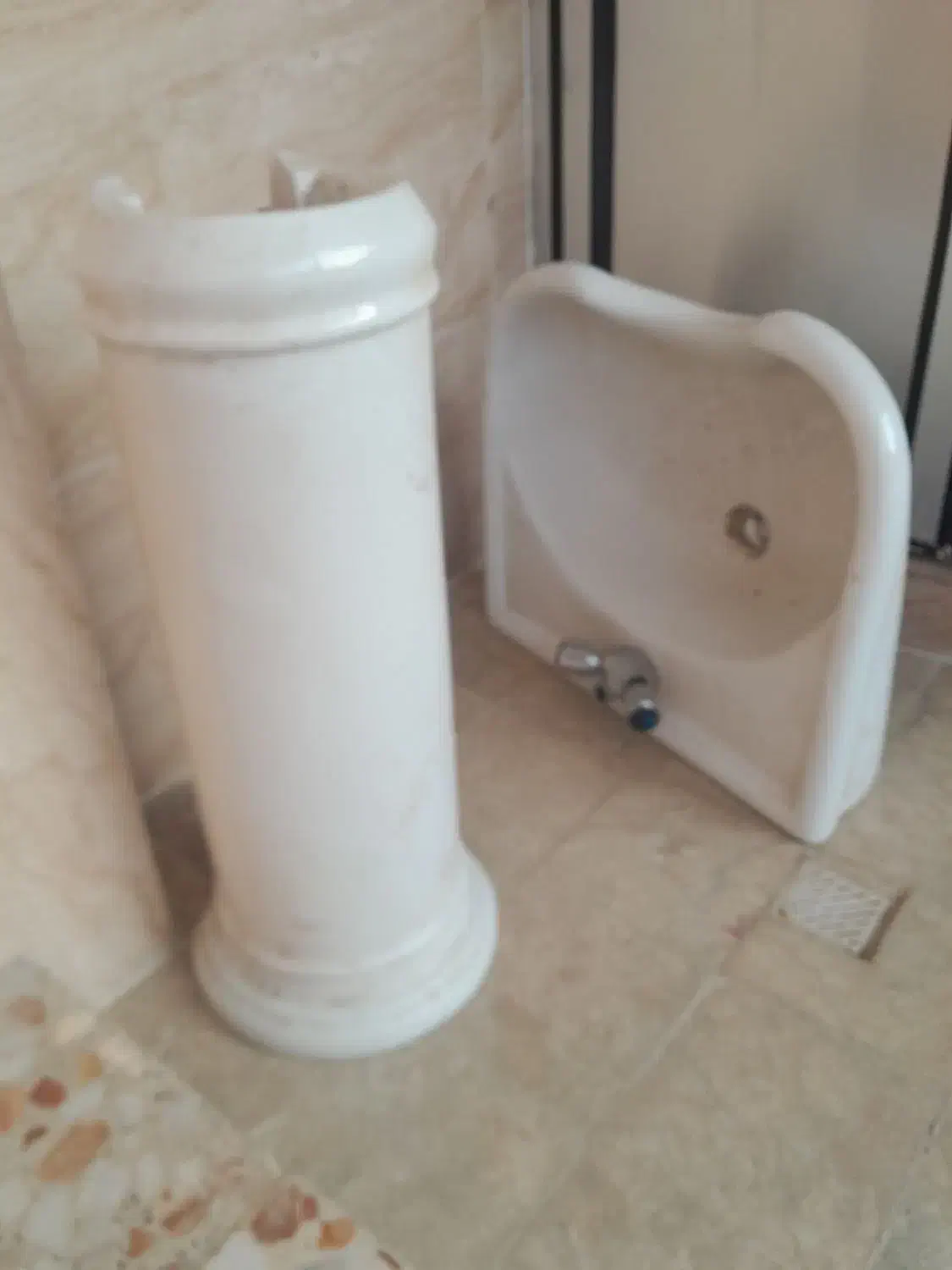 سرشور آرایشگاه همراه با شیرآب وشیلنگ متصل|آرایشگاه و سالن‌های زیبایی|گلوگاه, |دیوار