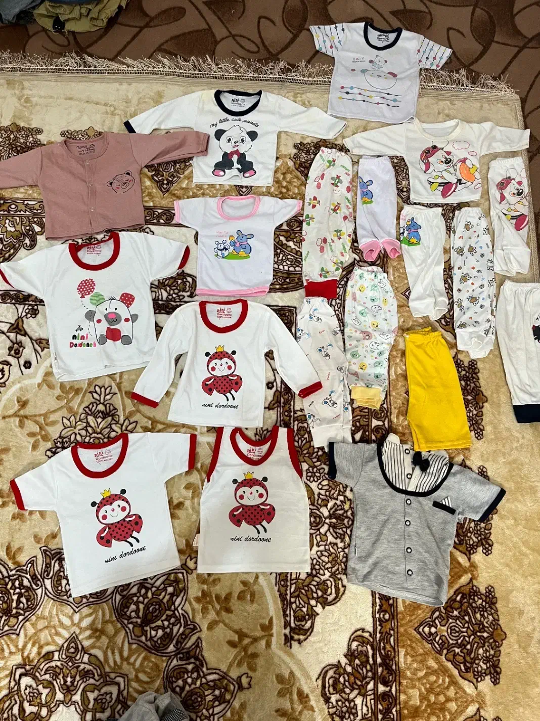 لباس نوزادی|کفش و لباس بچه|فسا, |دیوار