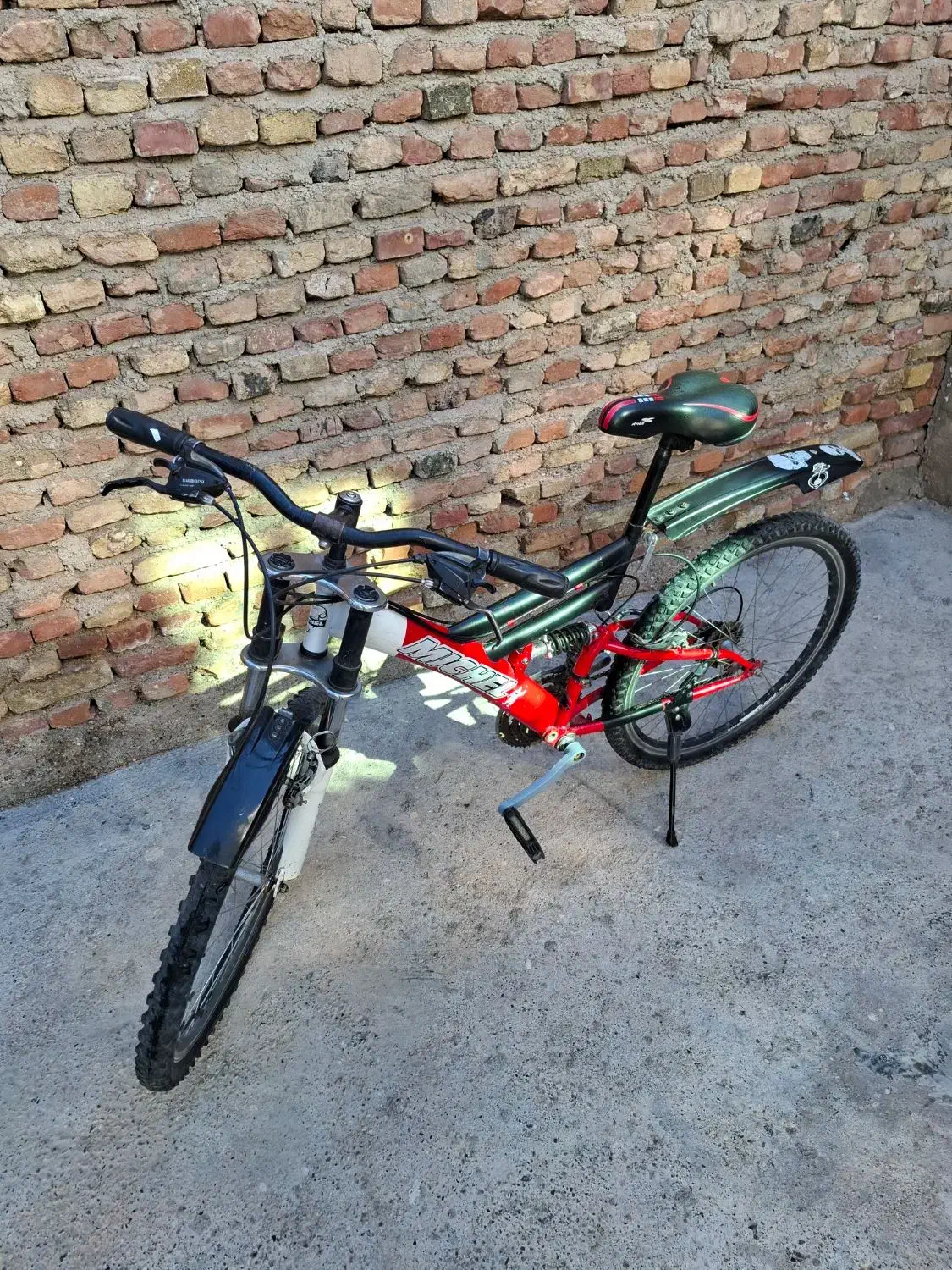 دوچرخه|دوچرخه، اسکیت، اسکوتر|شوط, |دیوار