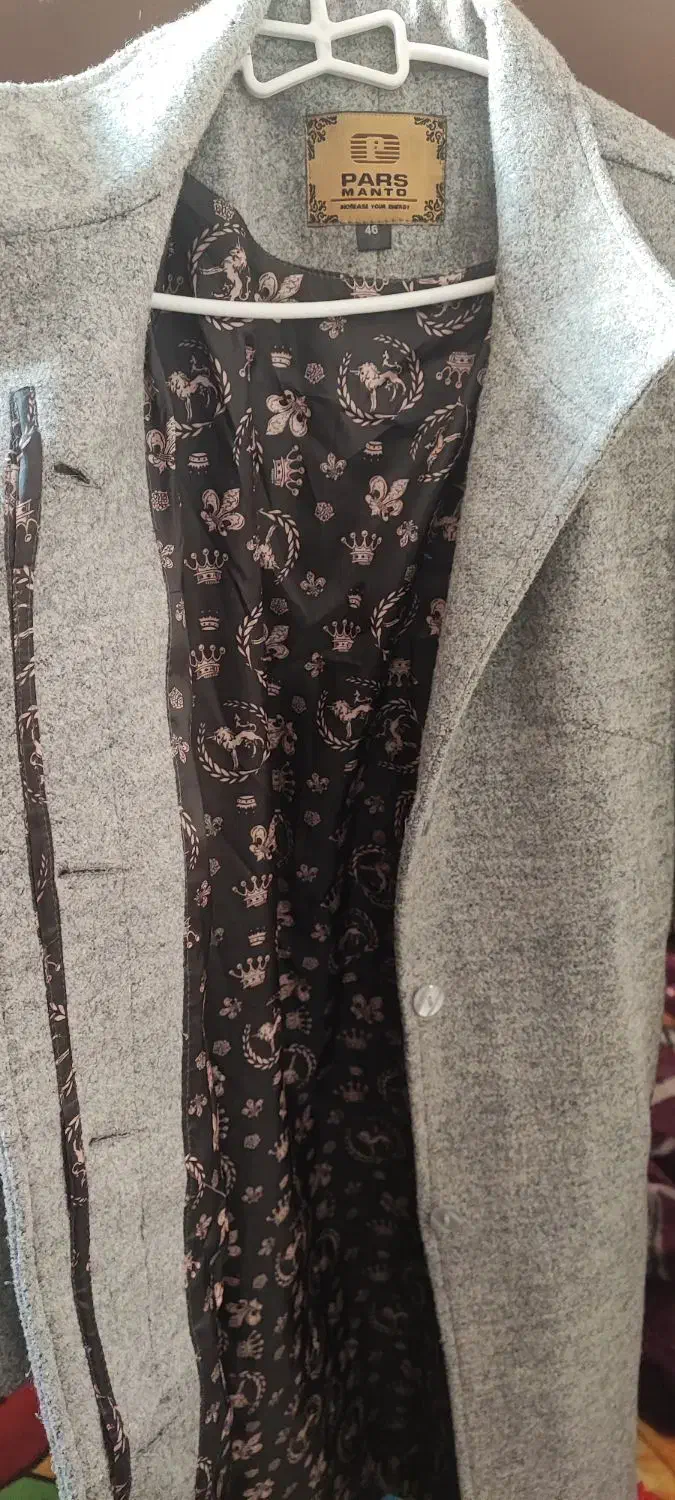 پالتو فوتر|لباس|رباط‌کریم, رباط‌کریم|دیوار