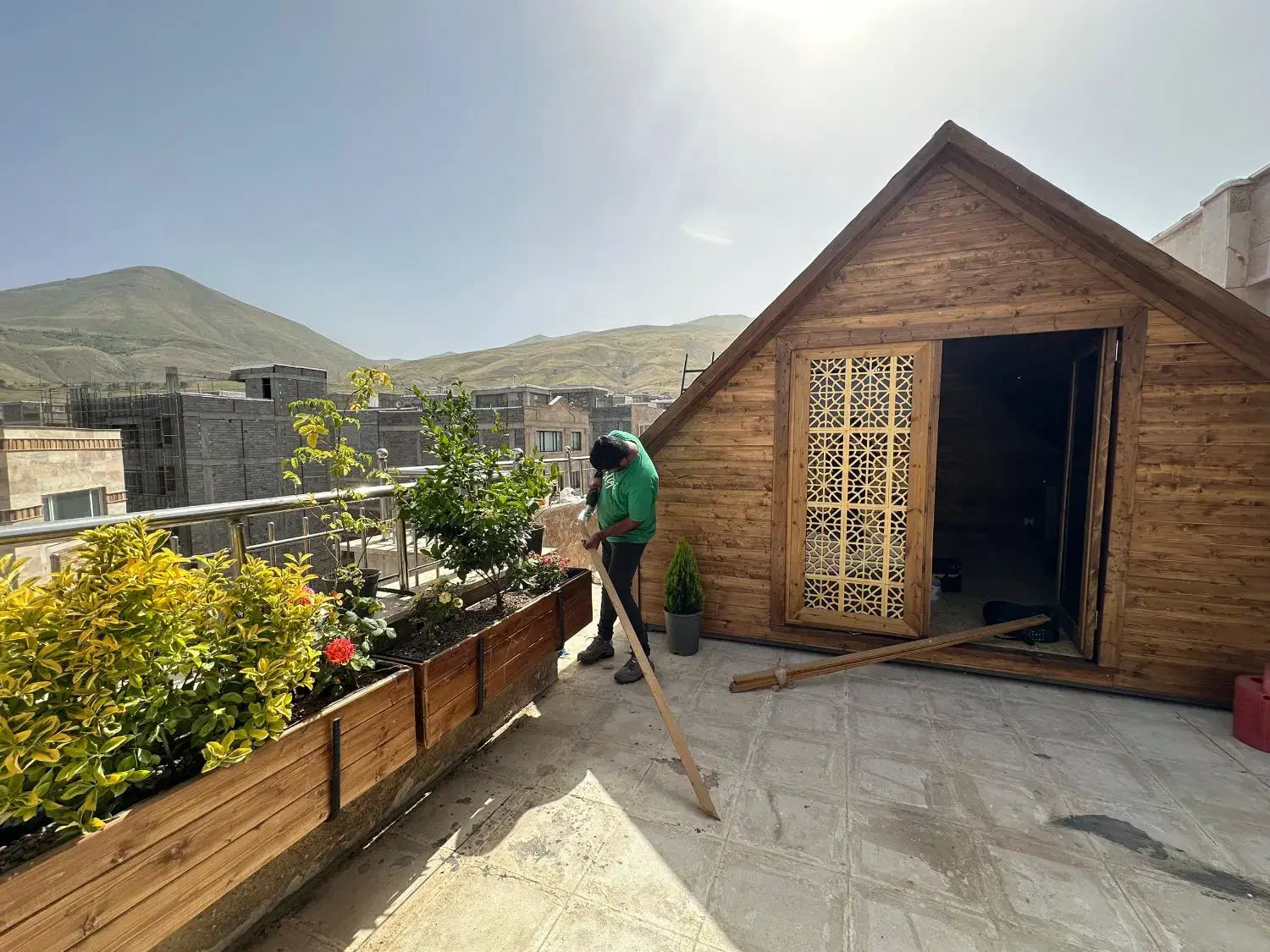 طراحی و اجرای تخصصی روف گاردن و فضای سبز|خدمات پیشه و مهارت|سنندج, |دیوار