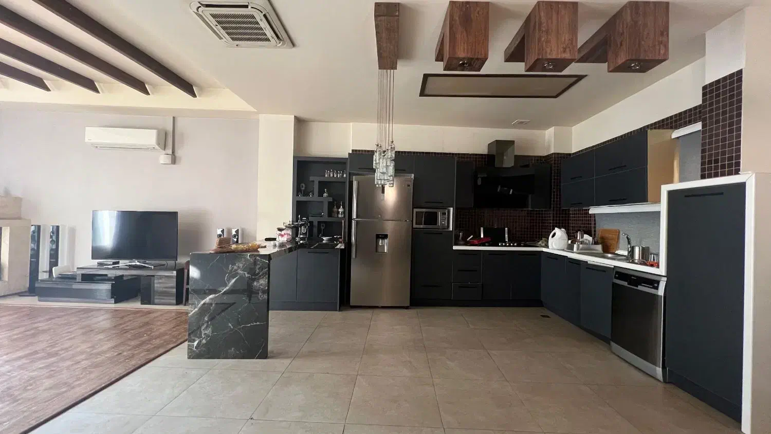 105متر الهیه / 2 خواب / پلان دلباز / مناسب مجرد