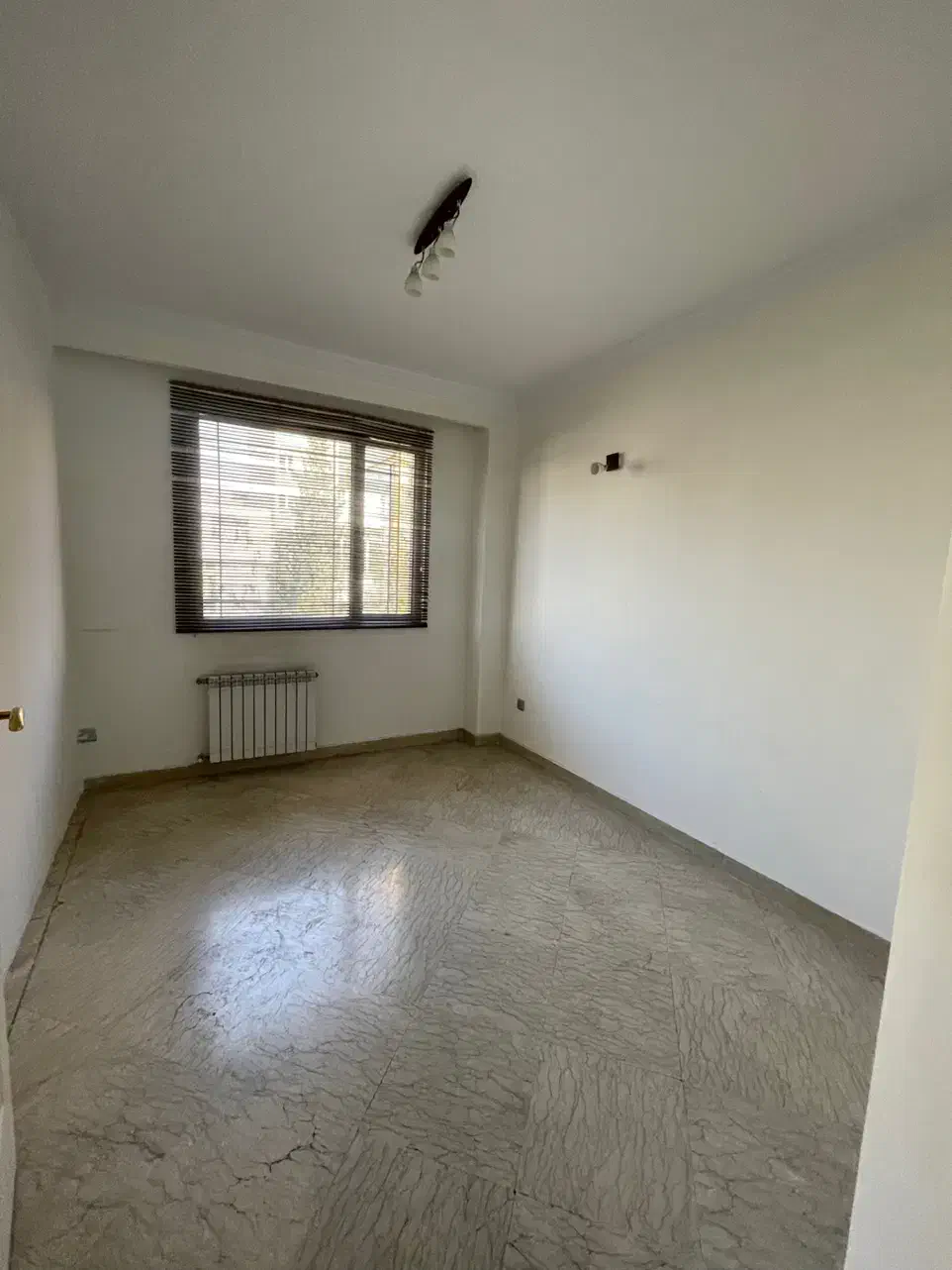 جلف پشت پارک ۷۲متر ۲خ با امکانات