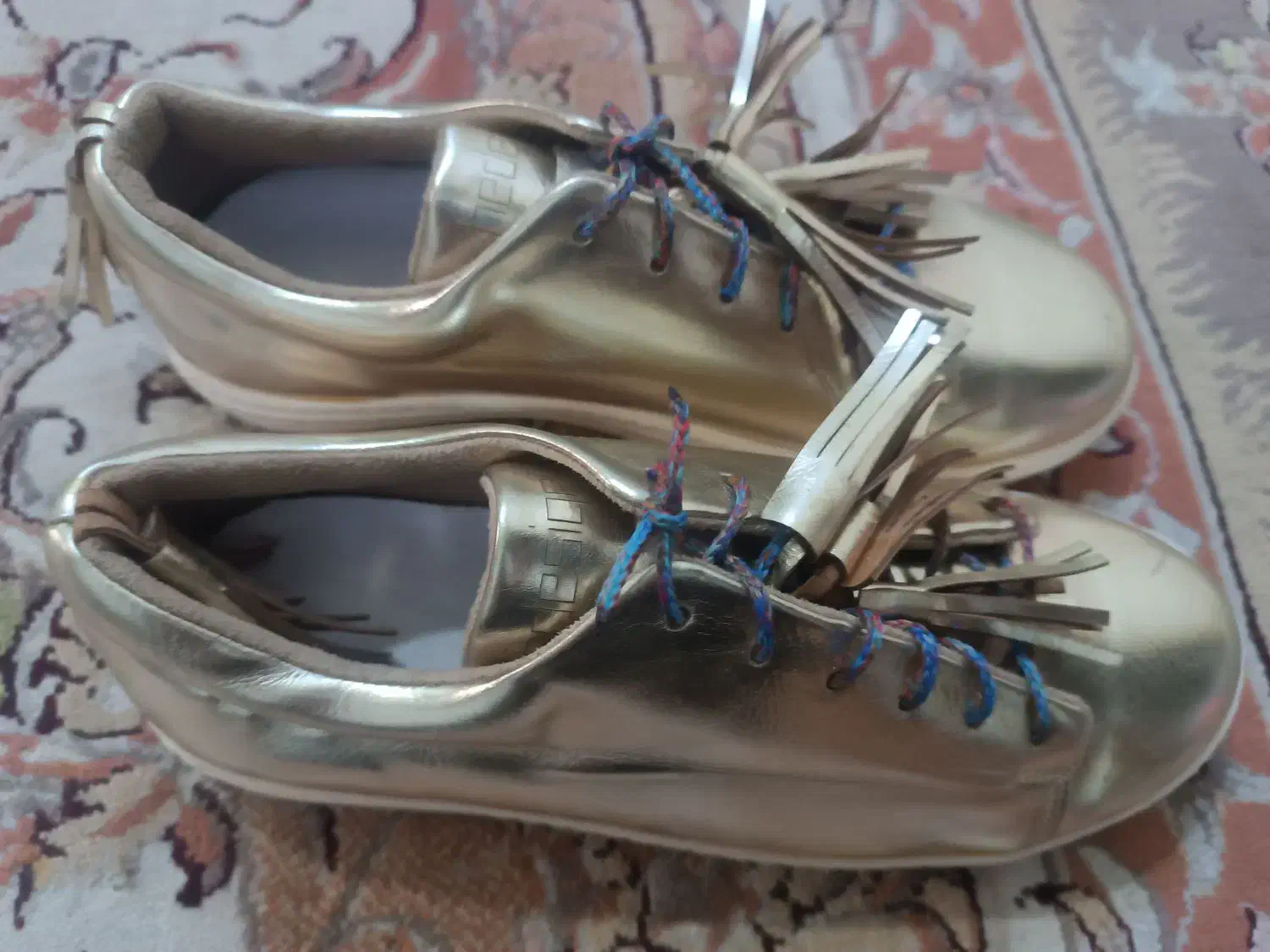 کفش طلایی دخترانه  شیک ونو سایز 39اصلی|کیف، کفش، کمربند|خرم‌آباد, |دیوار