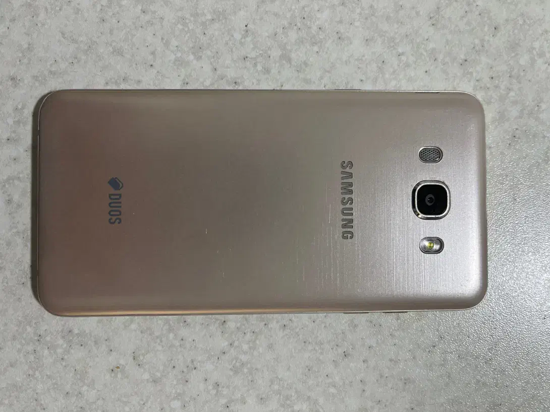 سامسونگ j7 رنگ بژ در حدنو بالوازم جانبی|موبایل|مشهد, آبکوه|دیوار