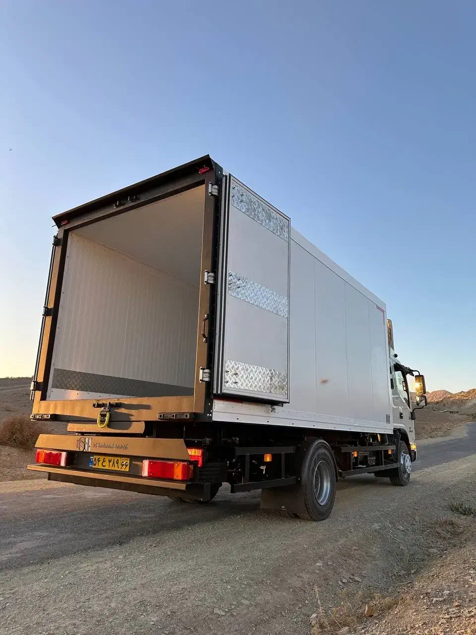 یخچال کامیونت ۶تن ۹تن ایسوزو جک  دیما هیوندا فورس|قطعات یدکی و لوازم جانبی|تهران, توحید|دیوار