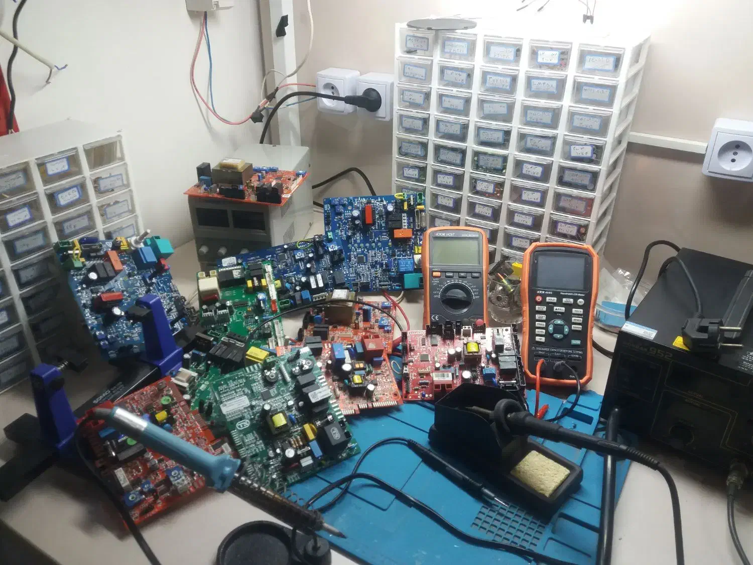 تعمیرپکیج وبردهای الکترونیکی پکیج وکولرگازی|خدمات پیشه و مهارت|آبیک, |دیوار