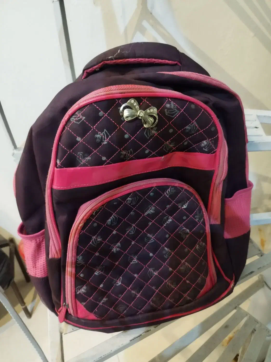 دو عدد کیف مدرسه و یک دست یونی فرم|کیف، کفش، کمربند|گلبهار, شهر جدید گلبهار|دیوار