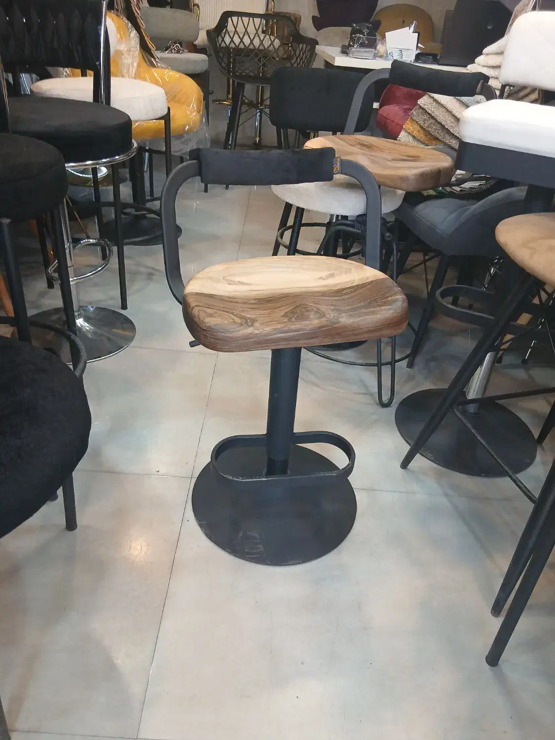 اپن جکدار کف چوب گردو|صندلی و نیمکت|شیراز, وصال|دیوار