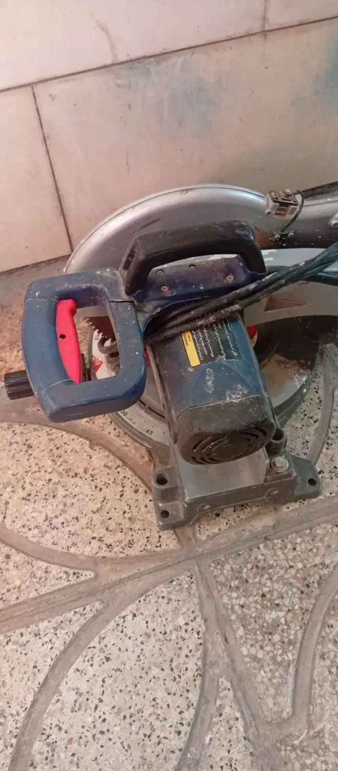 فارسی بر توسن|ابزارآلات|مشهد, گرجی علیا|دیوار