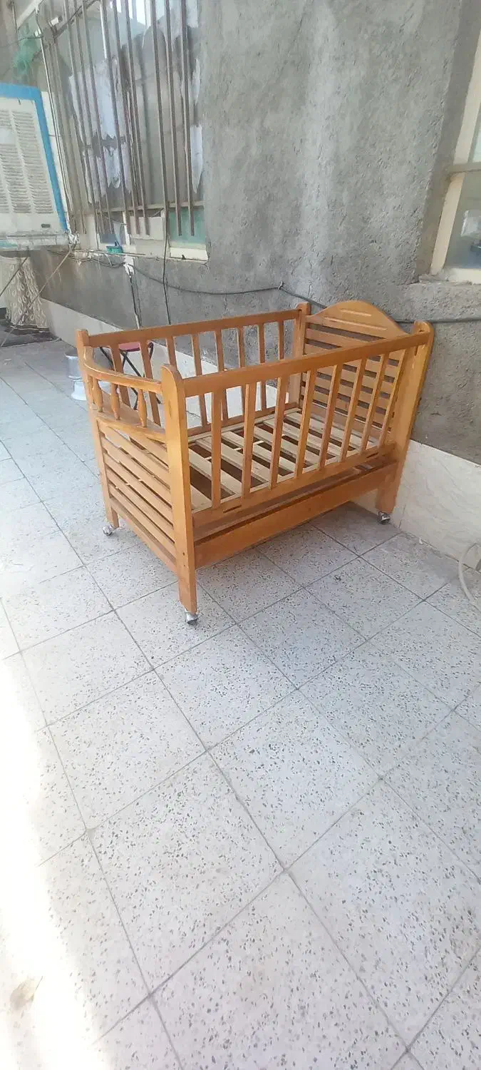گهواره چوبی|تخت و صندلی بچه|مشهد, توس (بلوار توس)|دیوار
