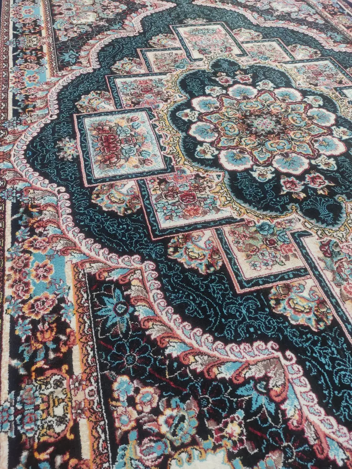 کناره ۷۰۰شانه|فرش|قم, زند آباد|دیوار