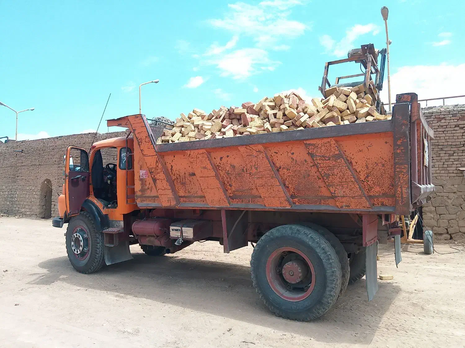 اجر فشاری مستقیم از کوره بدون واسطه با چک|مصالح و تجهیزات ساختمان|نوشین شهر, |دیوار