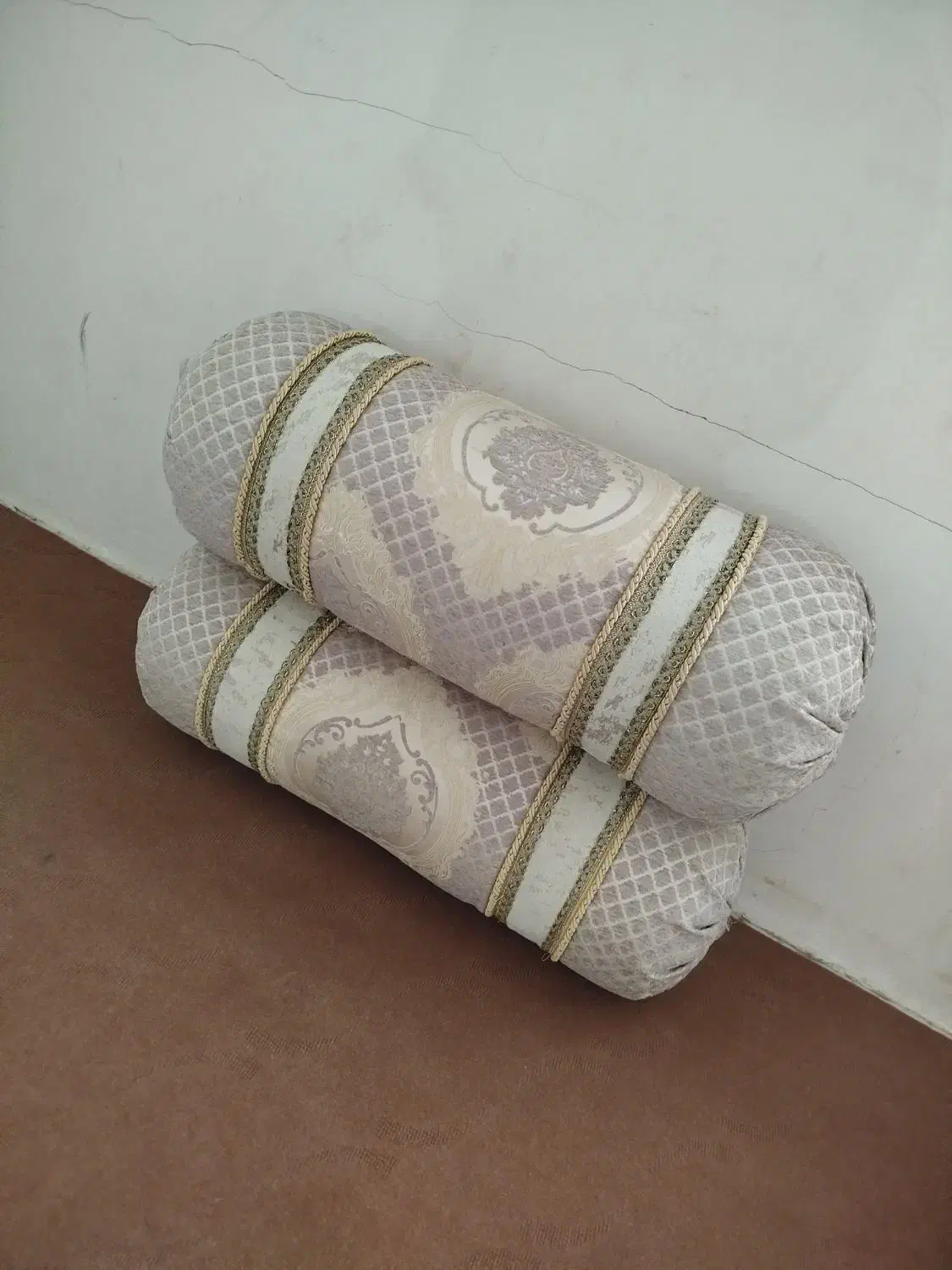 بالشت لوله ای|رختخواب، بالش، پتو|زاهدان, |دیوار