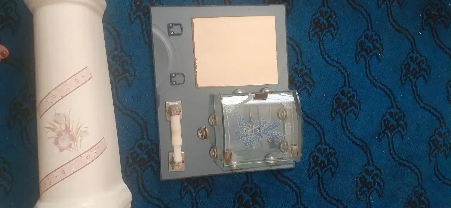 روشویی همرا باآینه کاملا سالم|لوازم سرویس بهداشتی|سلماس, |دیوار