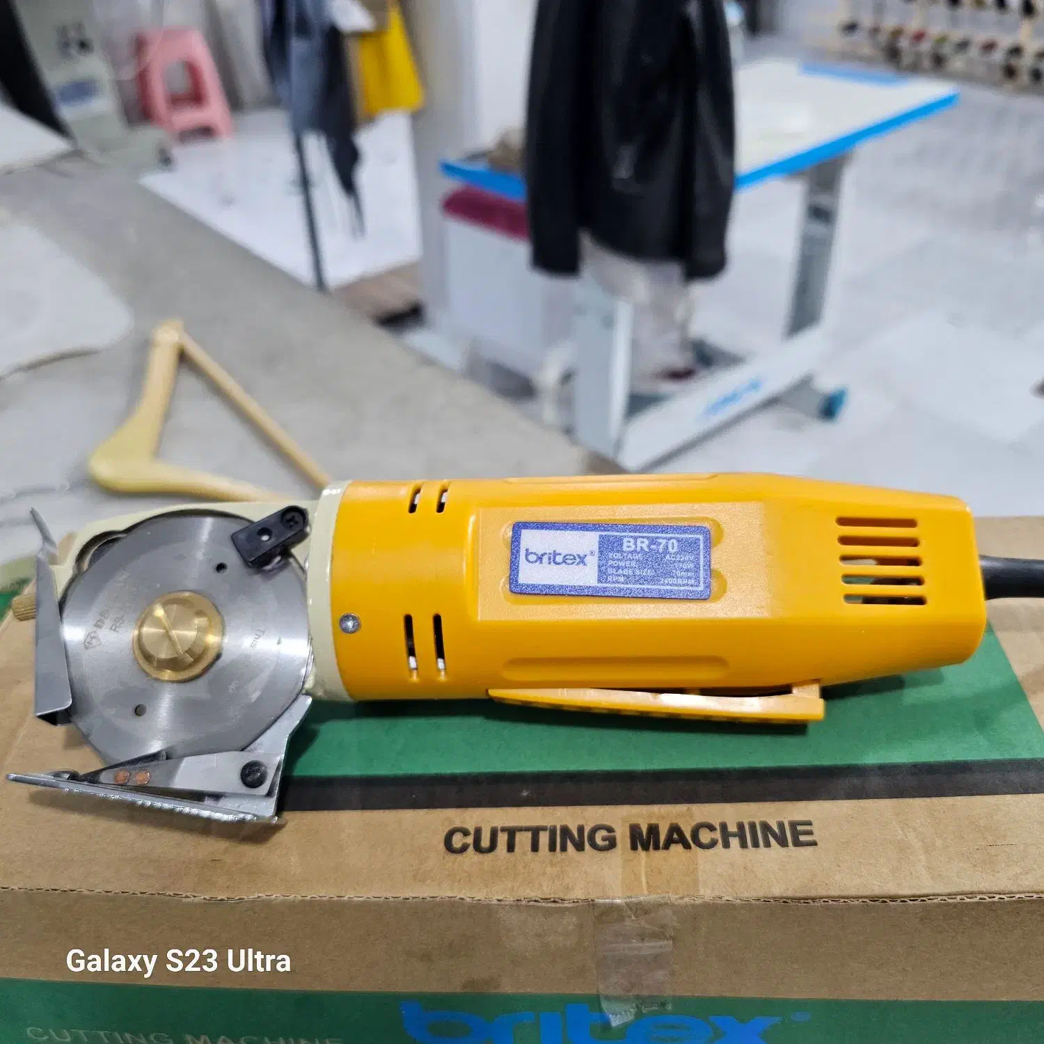 قیچی برقی|لوازم خیاطی و بافتنی|کاشمر, |دیوار