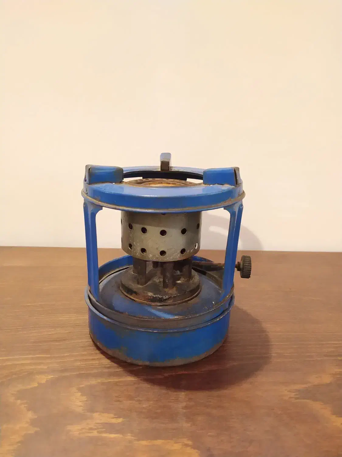 چراغ فتیلهای|کلکسیون اشیاء عتیقه|رشت, فلسطین|دیوار