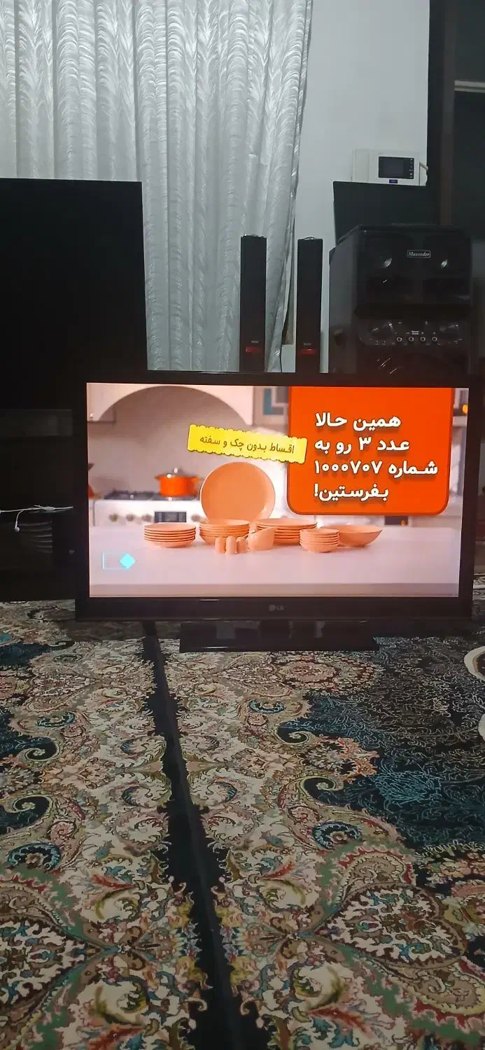 تلوزیون ومیز وگیرنده دیجیتال باهم ۱۰ میلیون|تلویزیون و پروژکتور|نهاوند, |دیوار