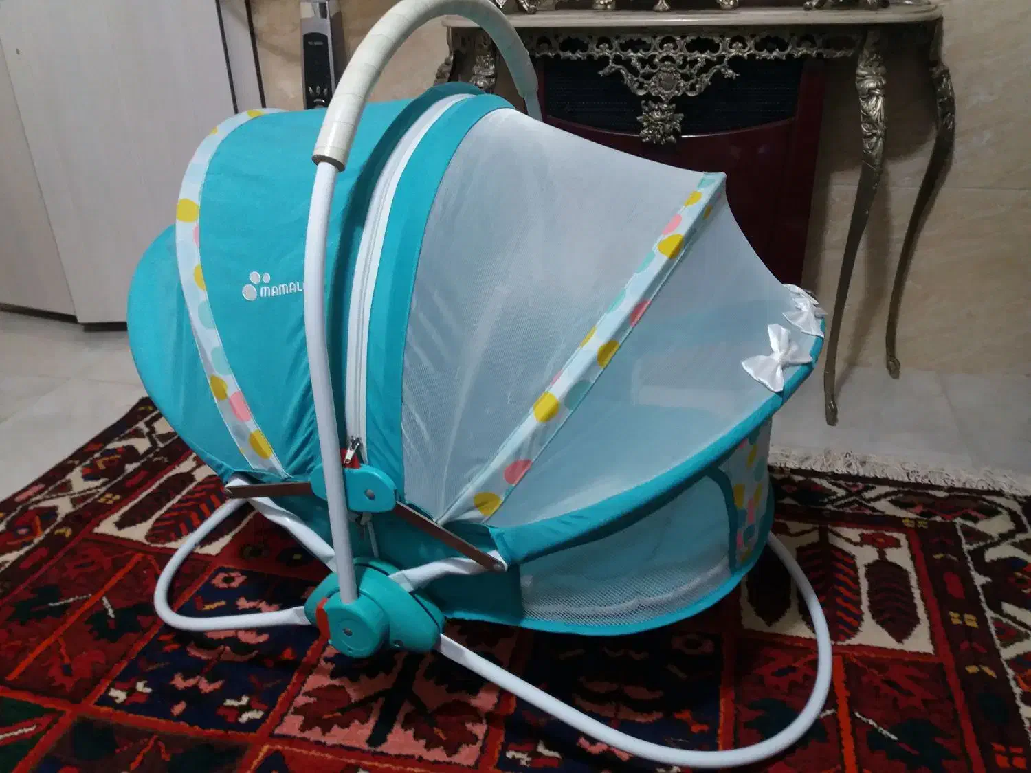 تخت گهواره و کریر نوزاد برند خارجی سالم وتمیز|تخت و صندلی بچه|شاهین‌شهر, سعدی شمالی|دیوار