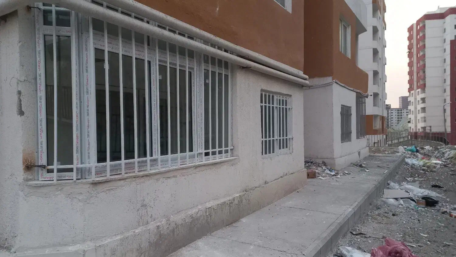 درب وپنجرهPVC و توری وپوشاندن تراس در پردیس|مصالح و تجهیزات ساختمان|پردیس, فاز ۱|دیوار