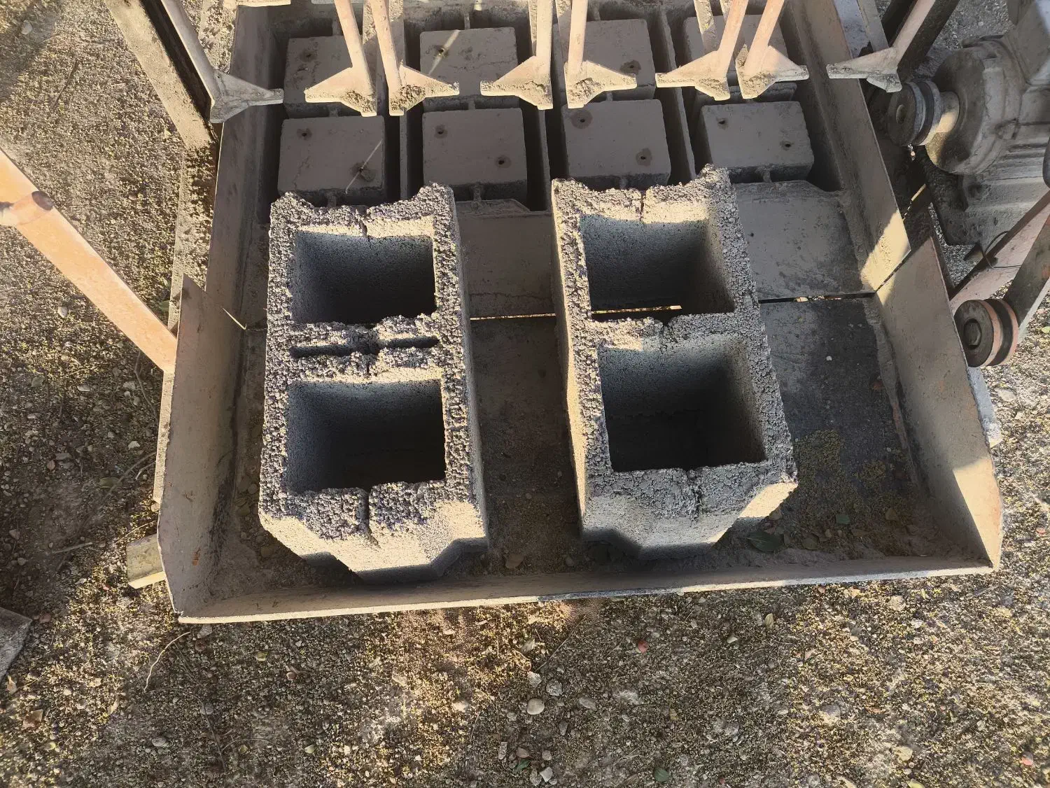 دستگاه بلوک زنی چهارتایی درحد نو|ماشینآلات صنعتی|اندیکا, |دیوار