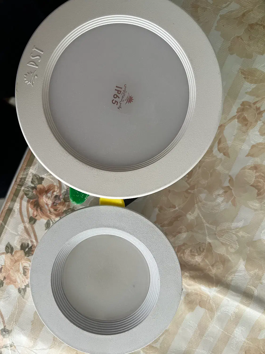 لامپ|لامپ و چراغ|مشهد, دانشجو|دیوار