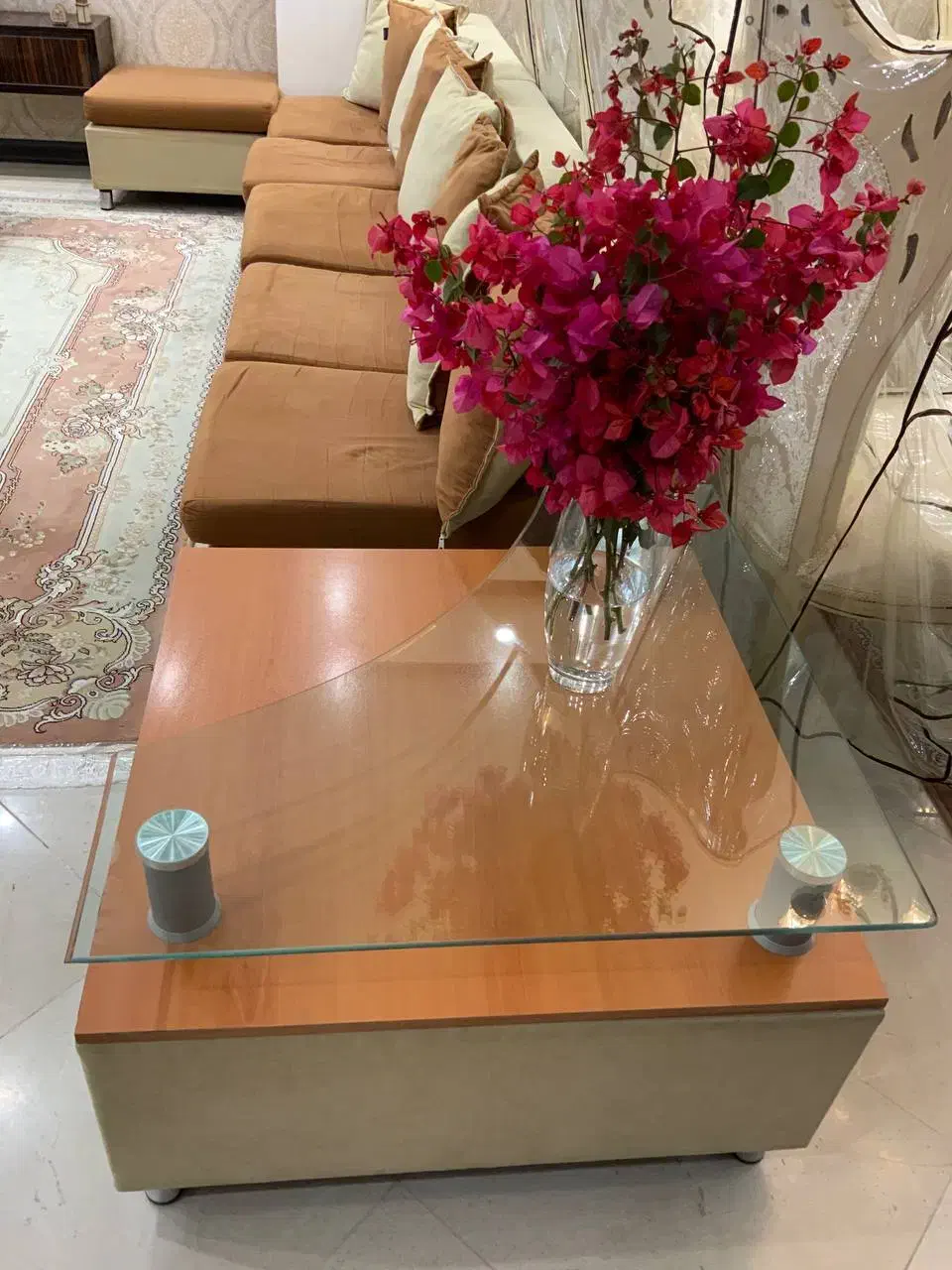 فروش فوری مبل ال ۱۶نفره برند حالیا|مبلمان خانگی و میز عسلی|یزد, |دیوار