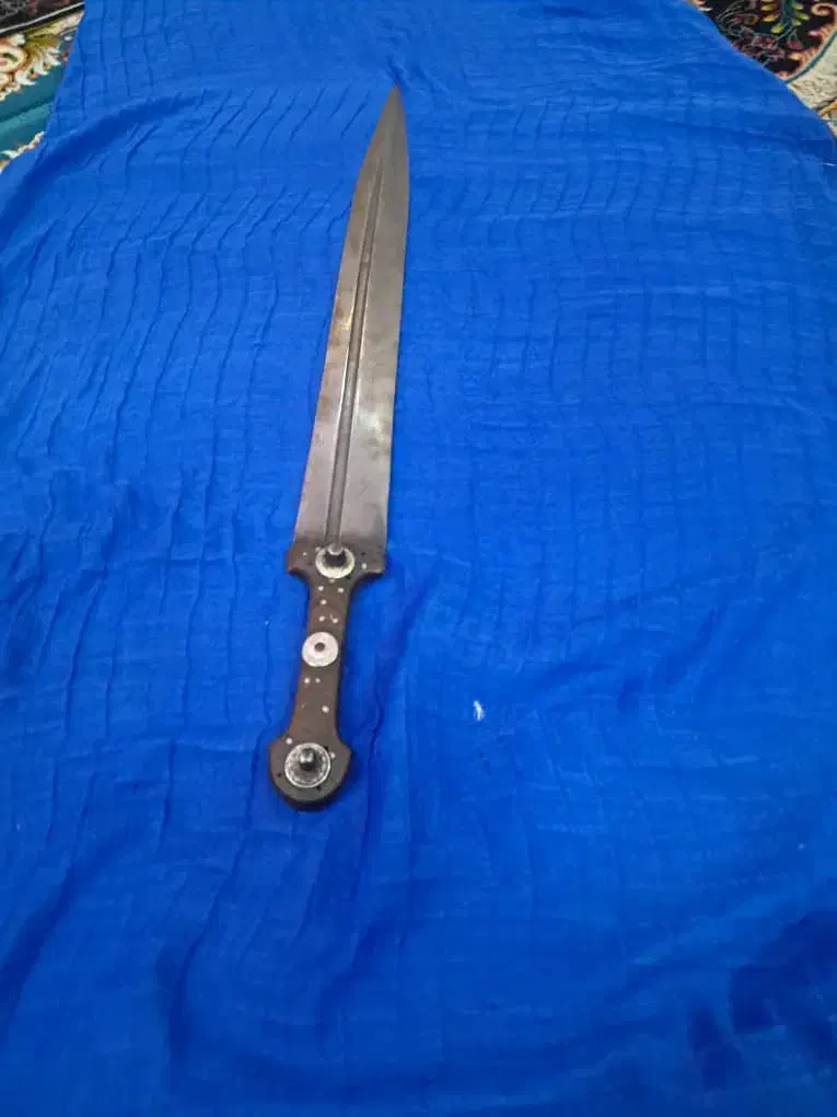 چاقو کهنه|کلکسیون اشیاء عتیقه|خمینیشهر, |دیوار