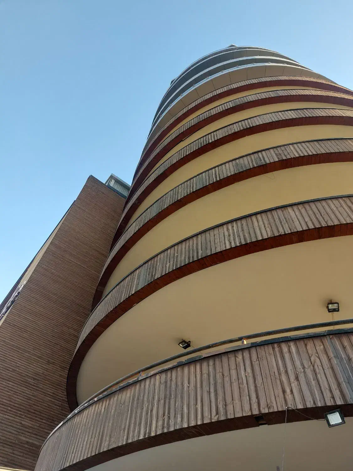 نگهبانی و نظافت سبک پارکینگ پاره وقت|استخدام سرایداری و نظافت|تهران, سیمای ایران|دیوار