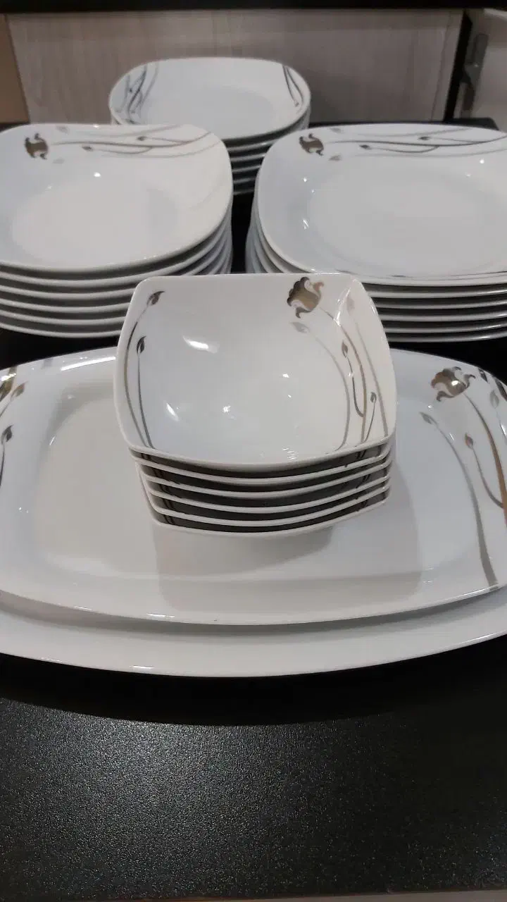 سرویس چینی ۶ نفره تمیز و خوش‌طرح|ظروف سرو و پذیرایی|تهران, تاکسیرانی|دیوار