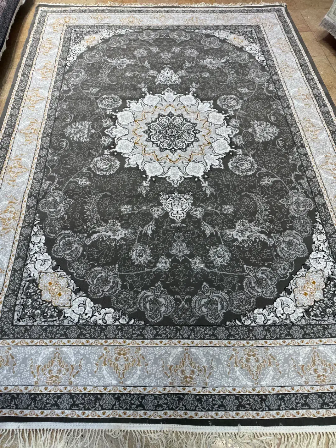 فرش ایرانی با نقشونگار زیبا|فرش|گرگان, |دیوار