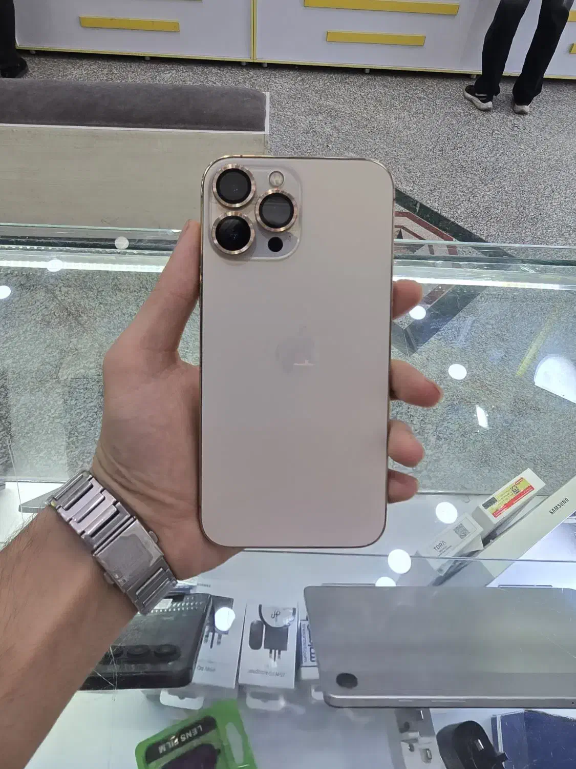 iphone 13|موبایل|قم, نیروگاه|دیوار