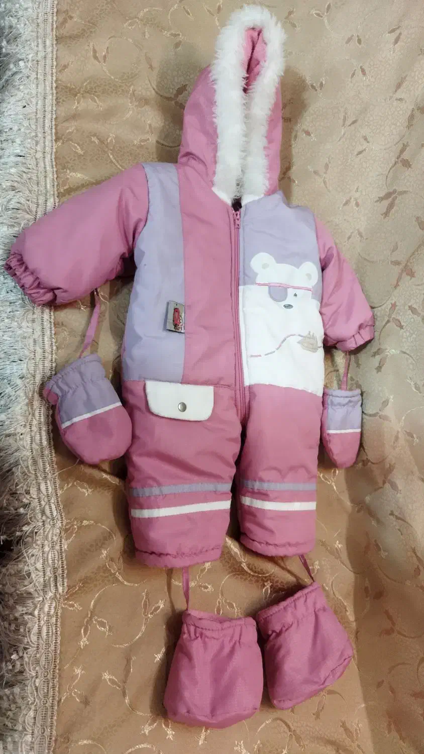 کاپشن نوزادی تاسه ماهه همراه با دستکش و جوراب سرهم|کفش و لباس بچه|پیر بکران, |دیوار