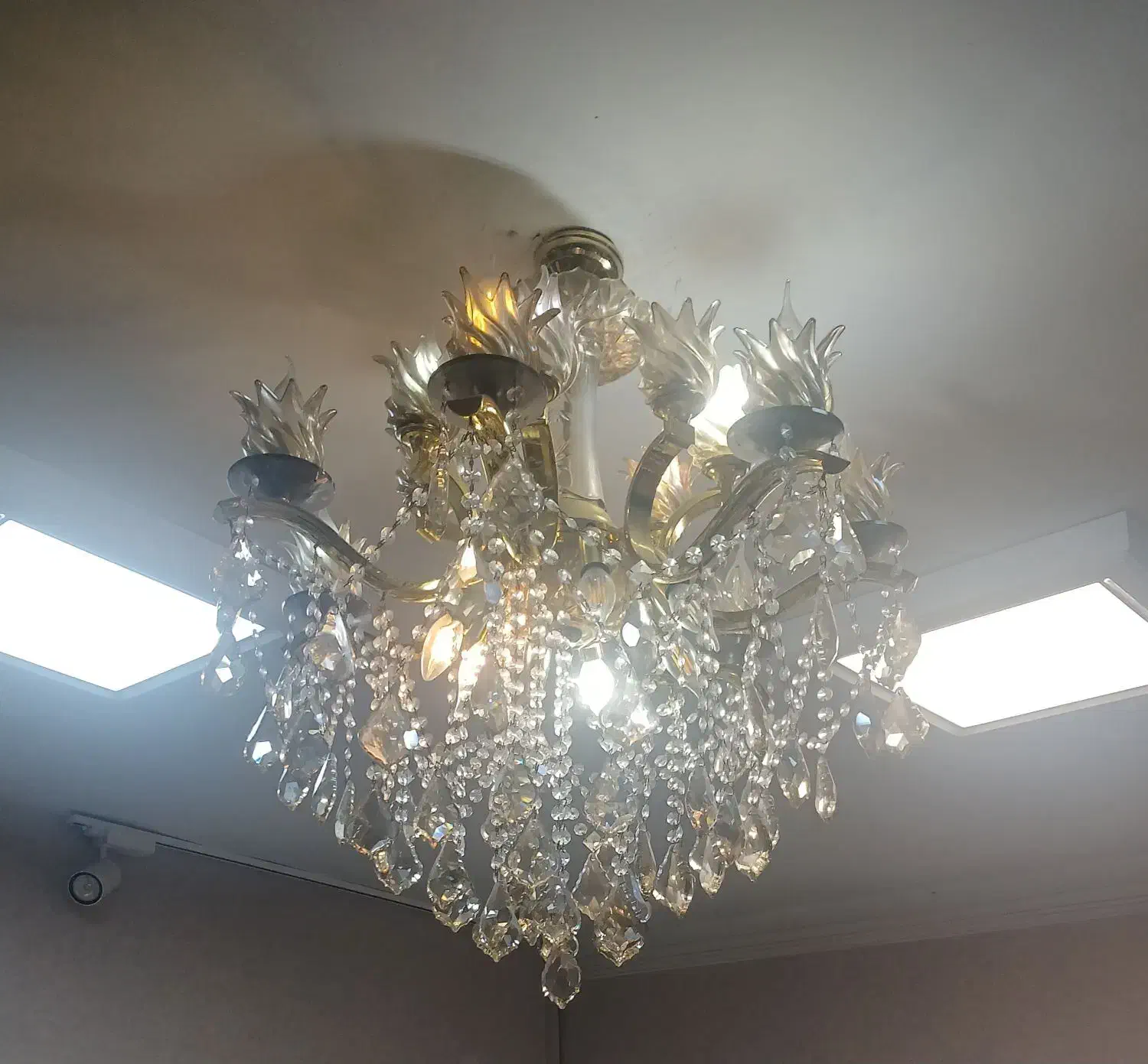 لوسترو آباژور|لوستر و چراغ آویز|رشت, سعدی (تختی)|دیوار