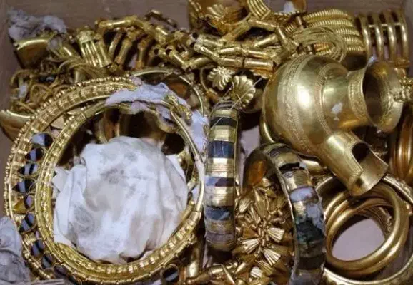 گنج زیرخاکی|کلکسیون اشیاء عتیقه|ساری, |دیوار