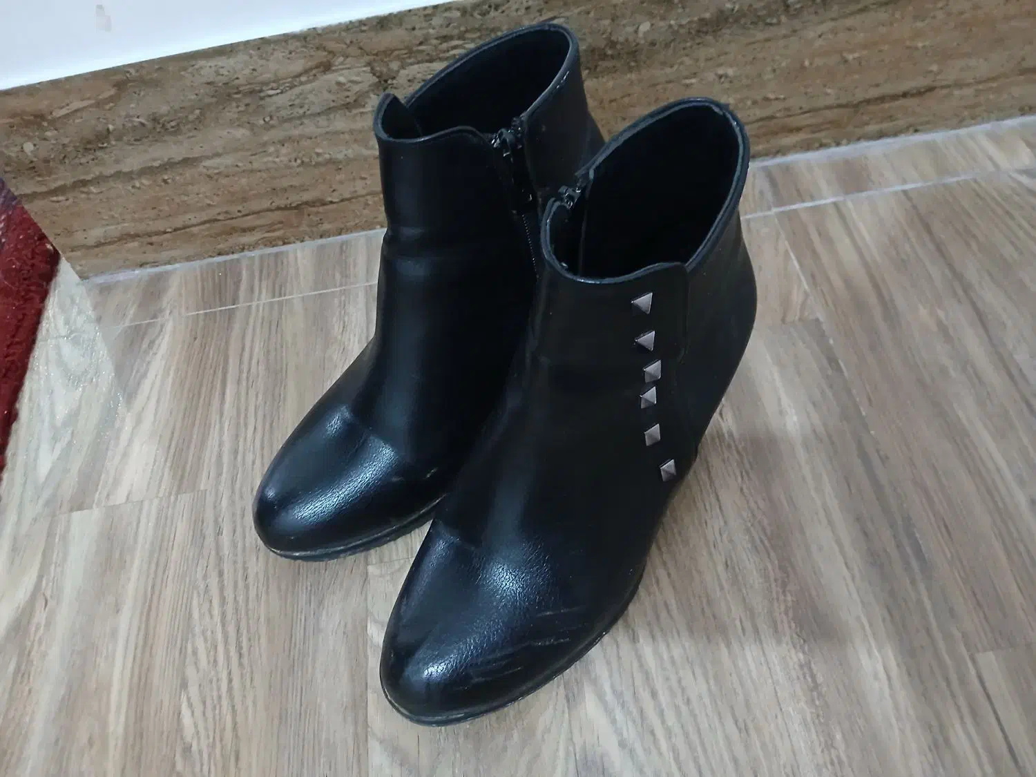 پوتین|کیف، کفش، کمربند|گنبد کاووس, |دیوار