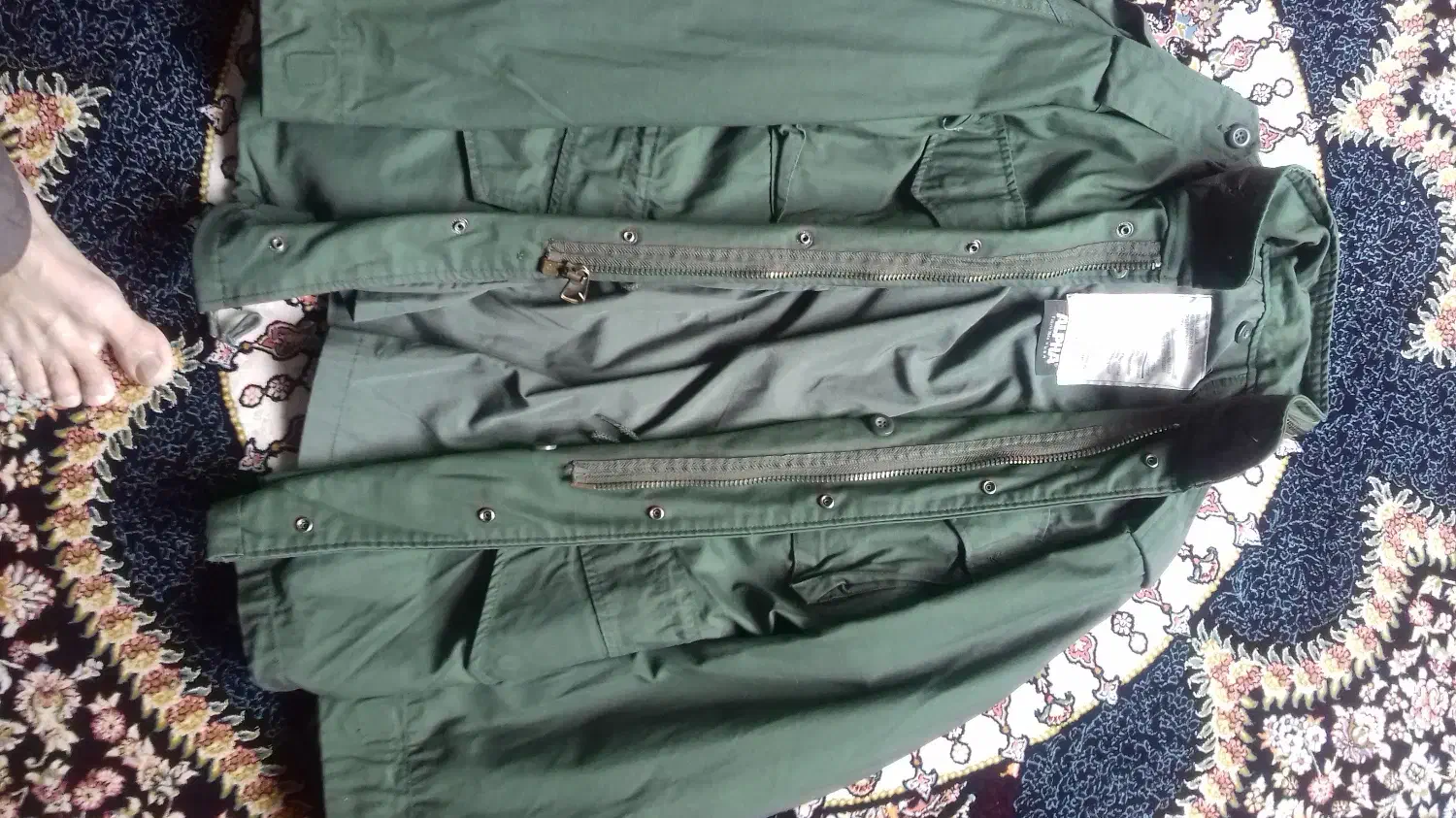 اورکت امریکایی اصل (الفا)|لباس|لردگان, |دیوار