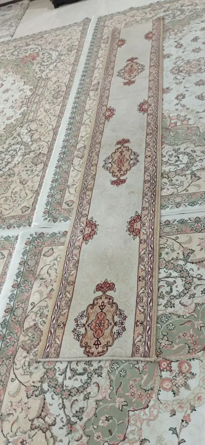 فرش کناره راهرو سالم تمیز بدون سوختگی پارگی|فرش|کرج, بنیاد|دیوار