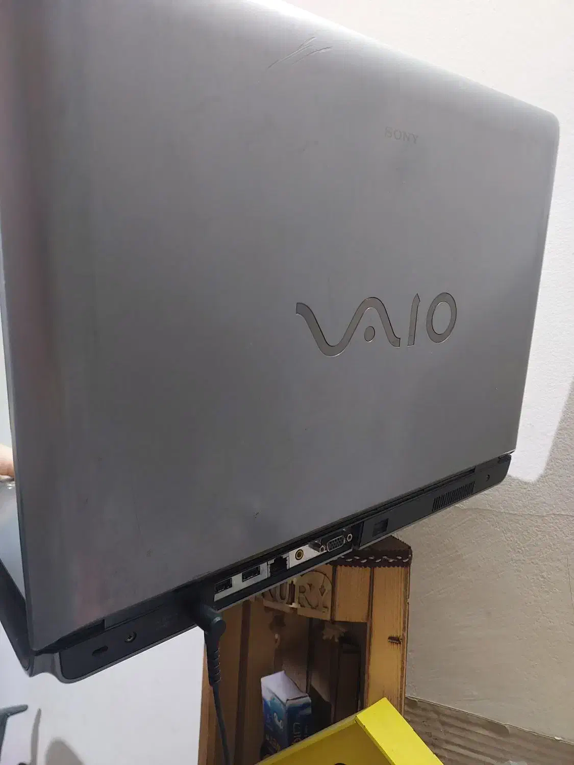 لپ تاپ سونی|رایانه همراه|اندیشه, اندیشه فاز ۱|دیوار