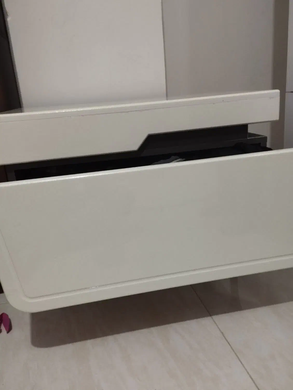 پاتختی کشومخفی|تخت و سرویس خواب|رباط‌کریم, مسکن مهر آبشناسان|دیوار