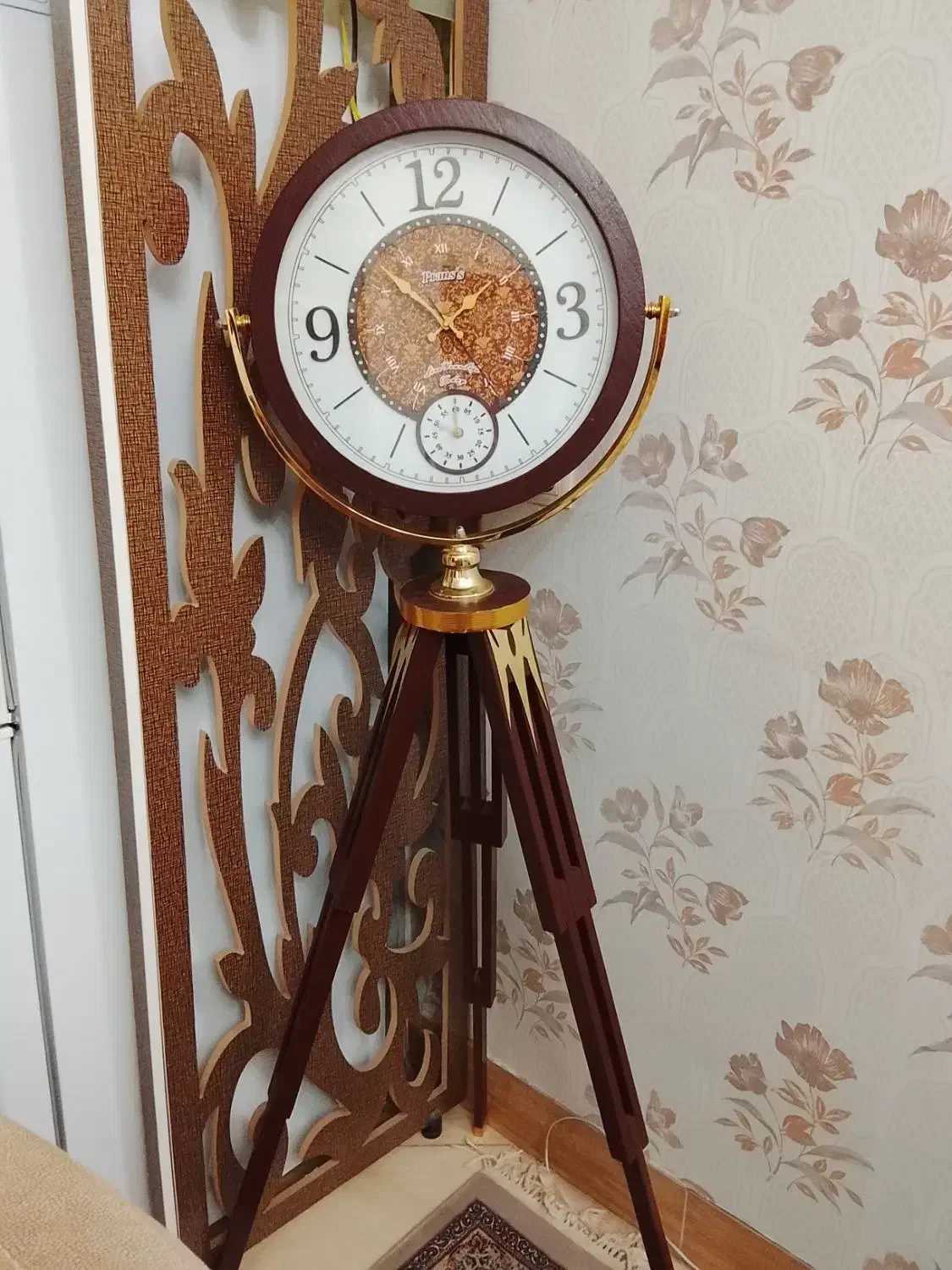 ساعت سه پایه|ساعت دیواری و تزئینی|بروجرد, |دیوار