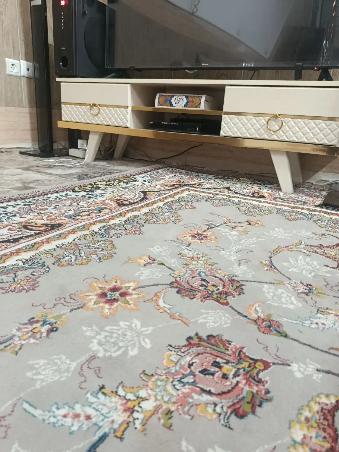 میز تلوزیون|میز تلویزیون|قم, قلعه کامکار|دیوار