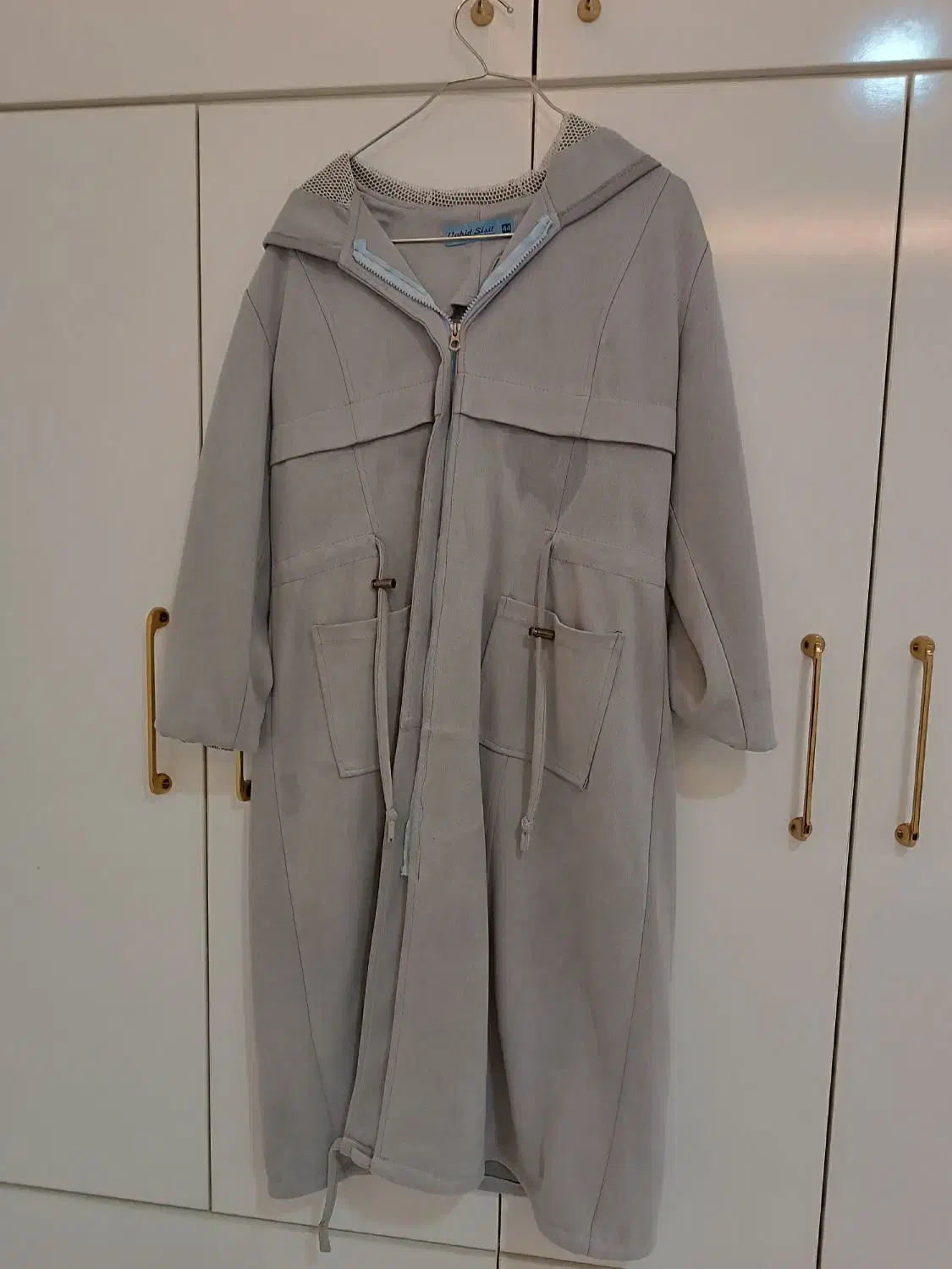 بارونی|لباس|قائن, |دیوار