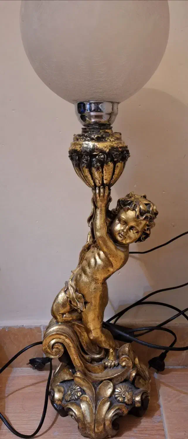 چراغ خواب|چراغ خواب و آباژور|کرج, شهرک جهان‌نما|دیوار