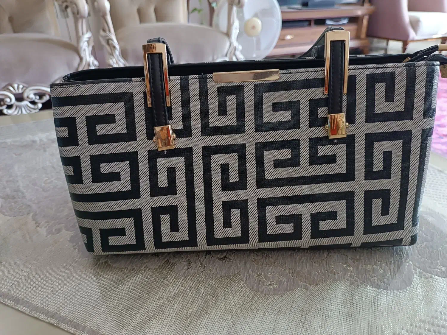 کیف|کیف، کفش، کمربند|رشت, گلزاران|دیوار