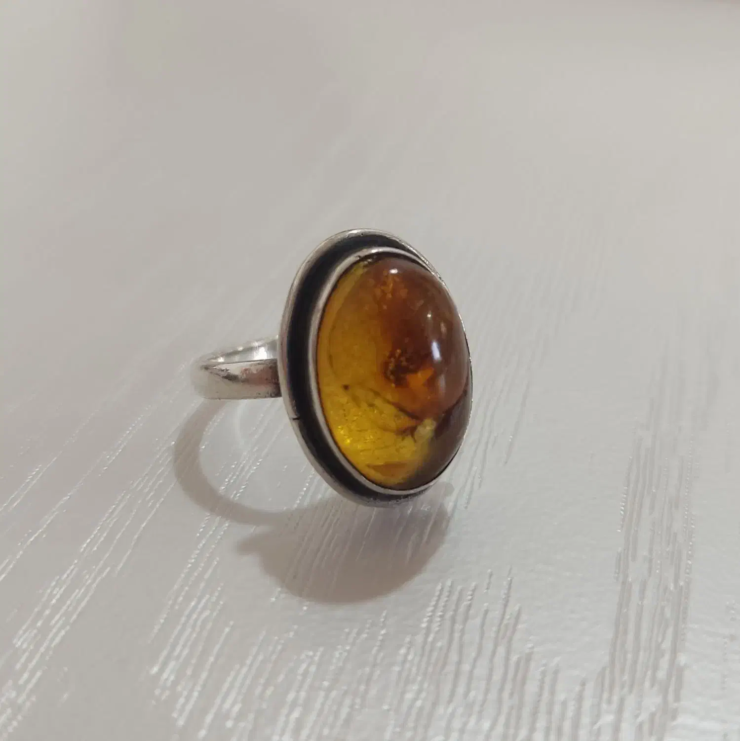 عتیقه کهربا با فسیل جانوران ماقبل تاریخ|کلکسیون اشیاء عتیقه|بوکان, |دیوار